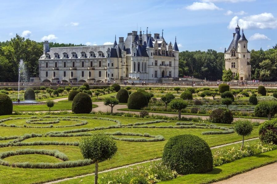 From Paris: Loire Valley Castles Tour with Hotel Transfers - How the guide changes everything (and how to get the most out of it)