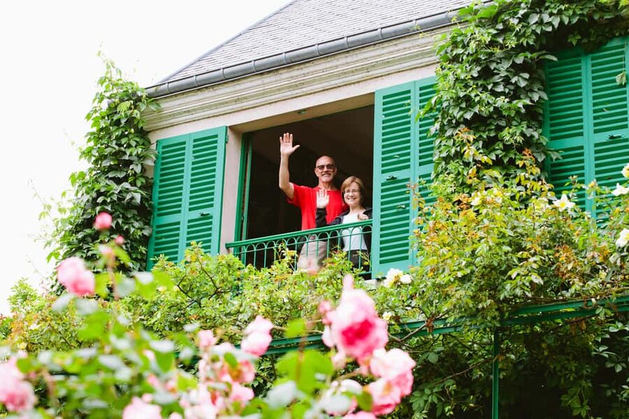 From Paris: Monet Garden & Giverny Bike Tour and Picnic Stop - The Vernon market stop and how to turn shopping into lunch
