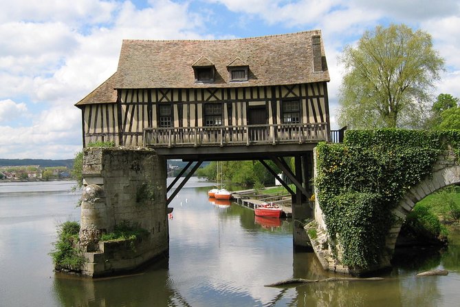 From Paris: Monet Gardens & Giverny Bike Tour with Picnic Stop - Meeting at Rue Edgar Faure and the Ride Toward Vernon