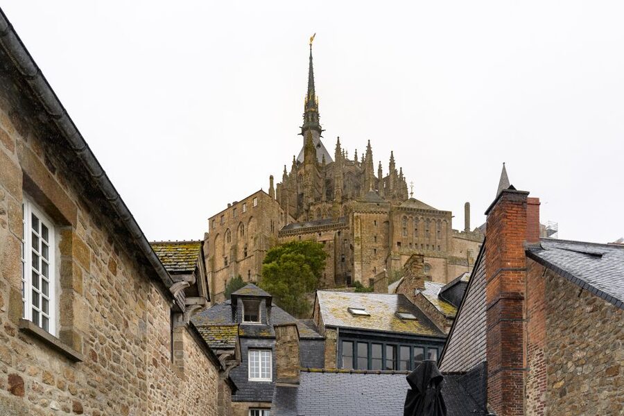 From Paris: Mont Saint Michel Day Trip with a Guide - The coach ride: where the guide makes the day feel shorter