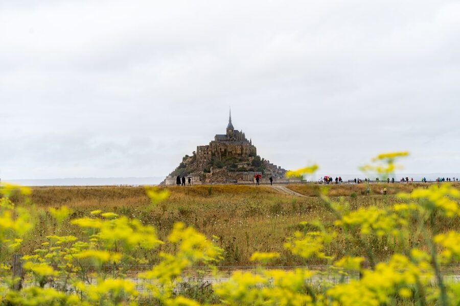 From Paris: Mont Saint Michel Day Trip with a Guide - What to bring so the day feels easy (instead of annoying)