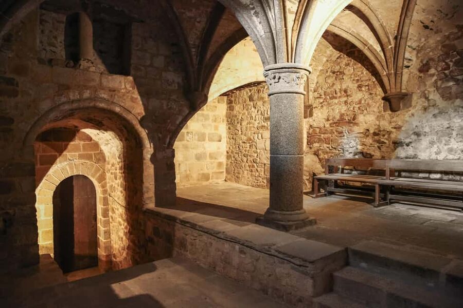 From Paris: Mont Saint-Michel Tour with Hotel Pickup Service - Who this tour suits best, and who should rethink it