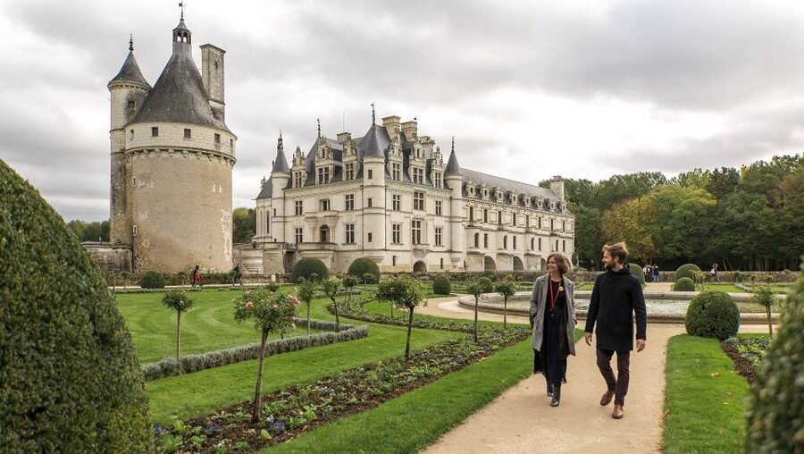 From Paris: Mont St Michel and Loire Valley 2 Day Tour - The Mont Saint-Michel audio tip that saves the day