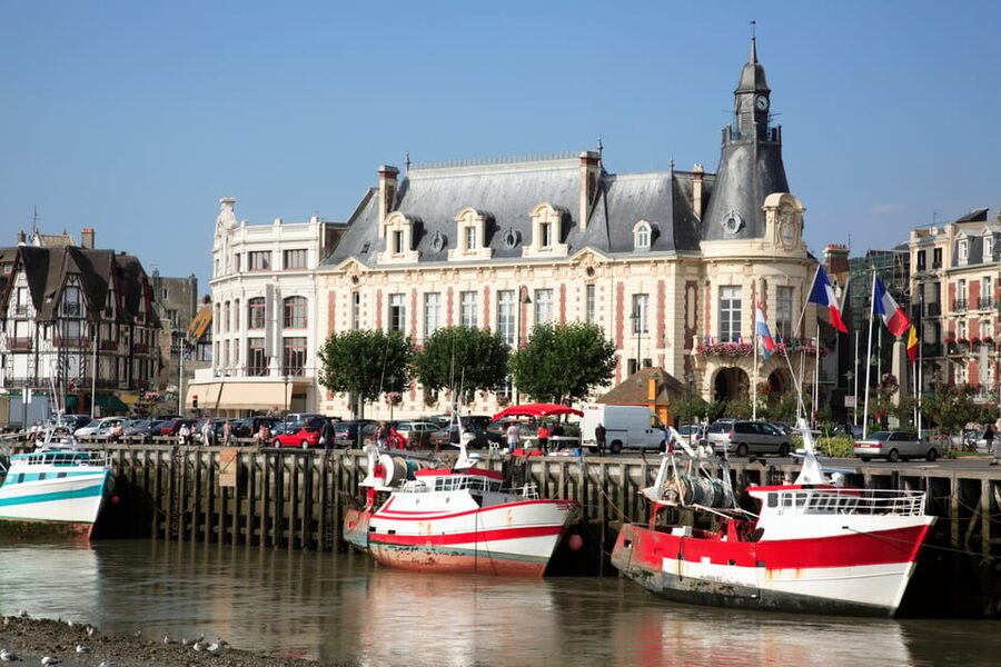 From Paris: Normandy D-Day Beaches Day Trip with Lunch - Juno Beach stop, and why schedules can shift