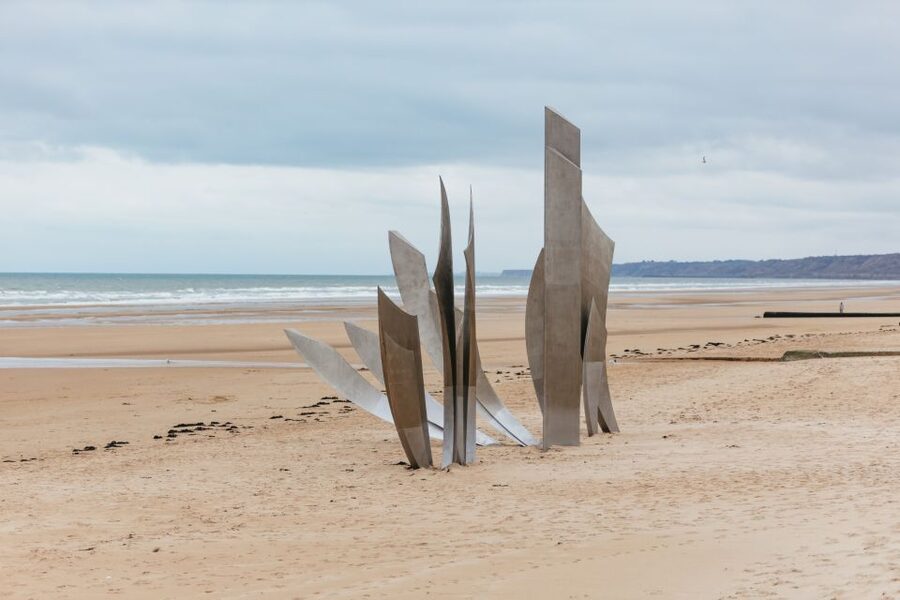 From Paris: Normandy D-Day Landing Beaches Full-Day Tour - Longues-sur-Mer battery: the opening act of real coastal defenses