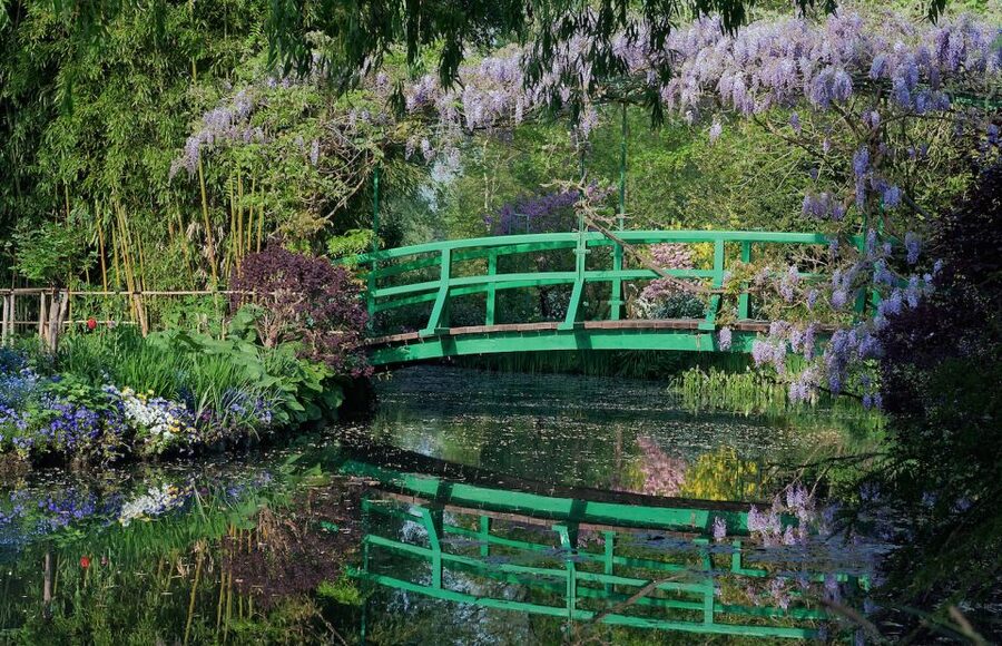 From Paris: Private Day Trip to Giverny and Auvers sur Oise - Why early timing pays off at Giverny