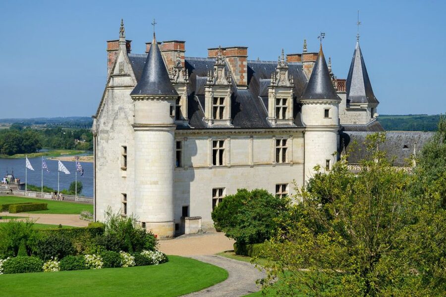 From Paris: Small-Group Loire Valley Castles Full-Day Tour - Château d’Amboise: Leonardo’s tomb area and King Francis I