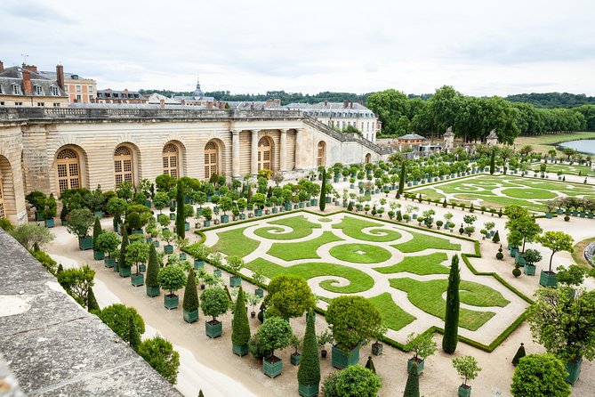 From Paris: Versailles Bike Tour w/ Palace, Gardens, & Picnic - Bikes, helmets, and the day’s pace (it’s meant to feel easy)
