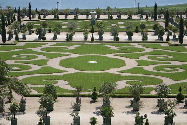From Paris: Versailles Guided Tour by Deluxe Minibus - State Apartments and the Queen’s Bedroom: power, protocol, and paint