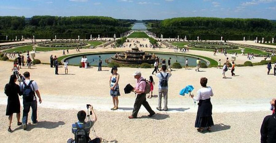 From Paris: Versailles Guided Tour by Deluxe Minibus - The minibus ride: comfortable, timed, and not for big-bag packers