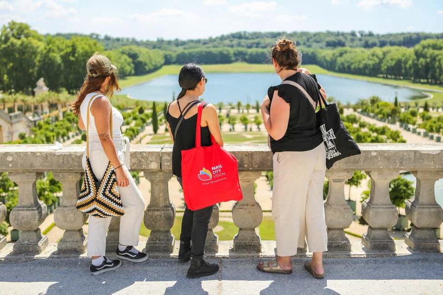 From Paris: Versailles Guided Tour with Skip-the-Line Entry - Paris Meeting Point, Coach Comfort, and the Bir-Hakeim Timing Trick