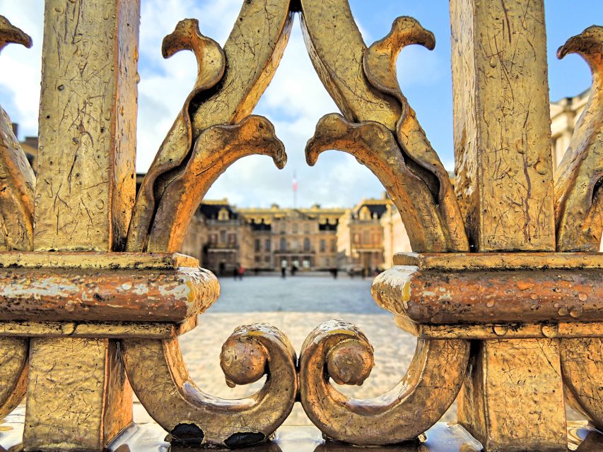 From Paris: Versailles Guided Tour with Skip-the-Line Ticket - Entering Versailles and what the palace tour actually covers