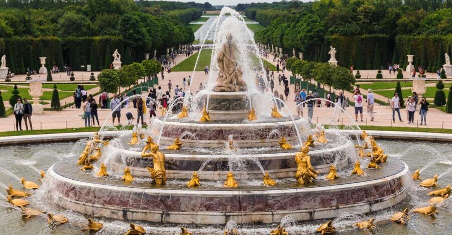 From Paris: Versailles Palace and Gardens Guided Day Trip - The guided palace route: chapel, private apartments, and the Hall of Mirrors