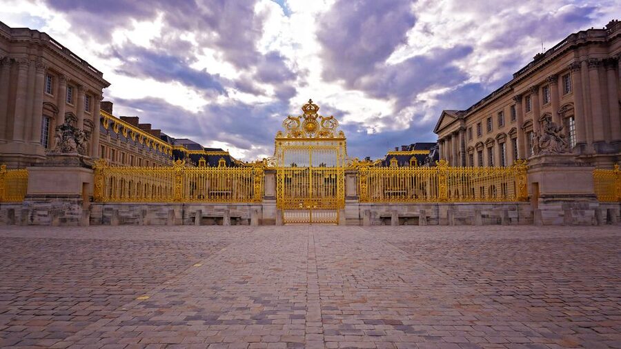 From Paris: Versailles Palace and Gardens Guided Experience - Crowds, Pace, and Rain: The Real-World Experience