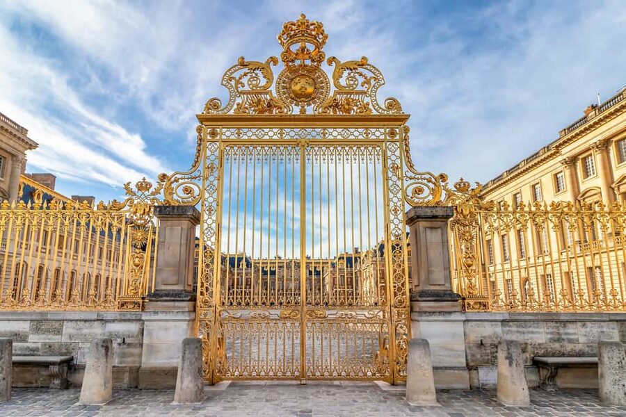 From Paris: Versailles Palace & Gardens with Transportation - Audio app, headphones, and how to avoid tech friction