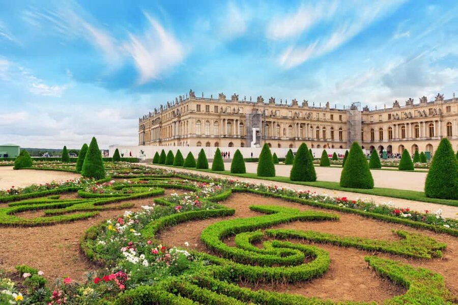 From Paris: Versailles Palace & Gardens with Transportation - Gardens time: walking smart at Versailles