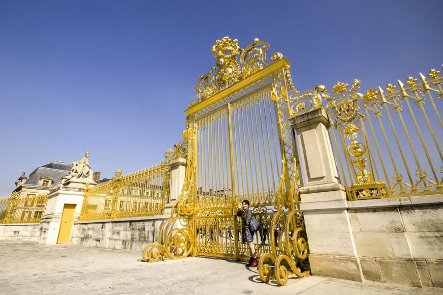 From Paris: Versailles Palace Self Guided & Gardens tickets - Paris to Versailles by air-conditioned bus, what it feels like