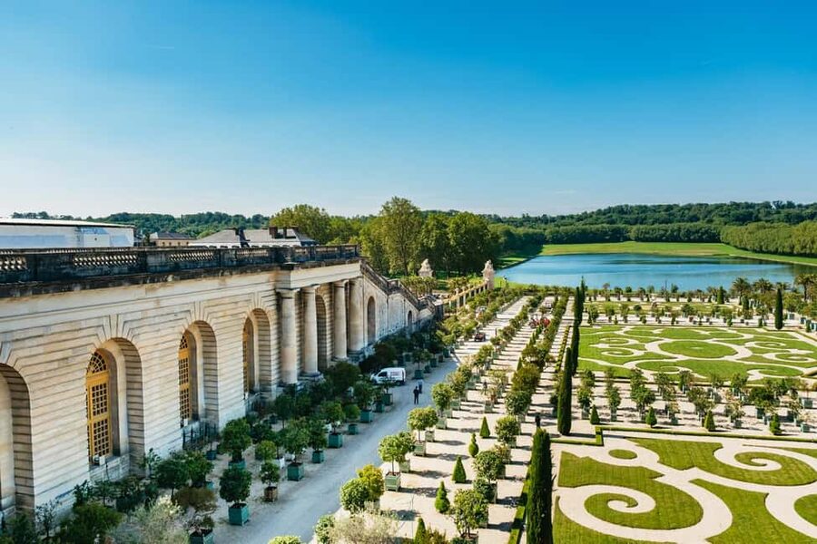From Paris: Versailles Skip-the-Line Tour & Gardens Access - Coach Pickup from 62 Avenue de Suffren and a Smooth Return
