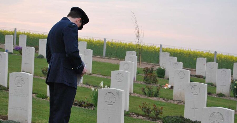 From Paris: WWI Somme Battlefields Full-Day Tour - Entering the war story at Historial Museum in Péronne