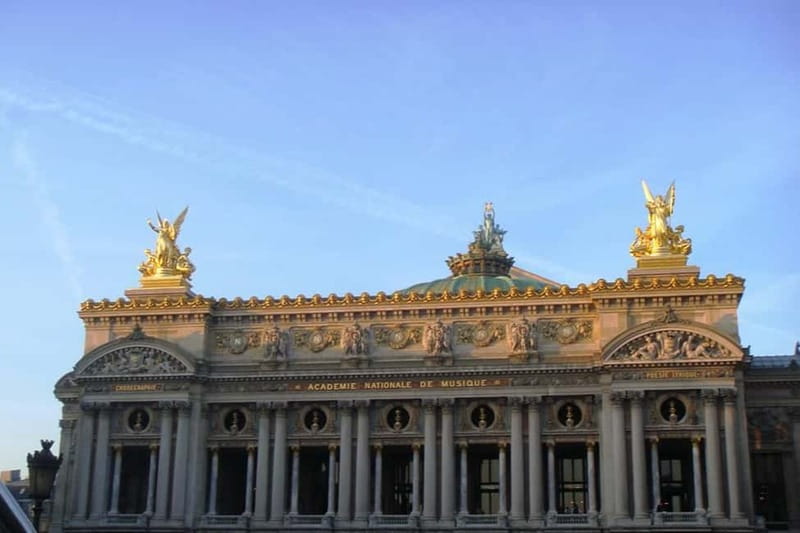 German private Walking Tour through Montmartre & Passages - Passage Verdeau: more covered city, more story