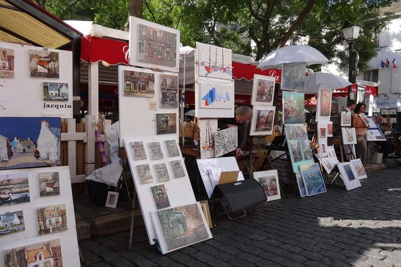German private Walking Tour through Montmartre & Passages - Two “extra sightseeing” segments that keep the story moving