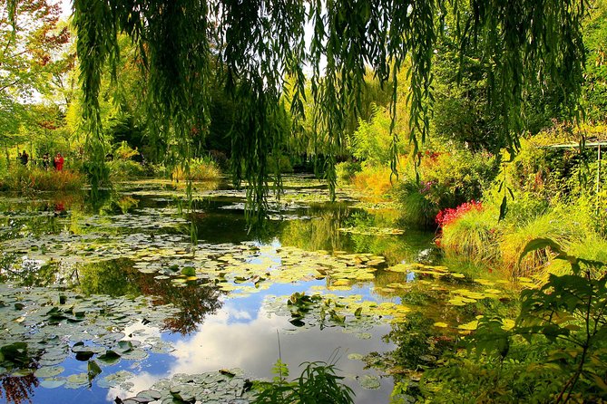 Giverny & Monet's House Audio Guided Half-day Tour from Paris - Arriving in Giverny: When the Garden Star Power Hits