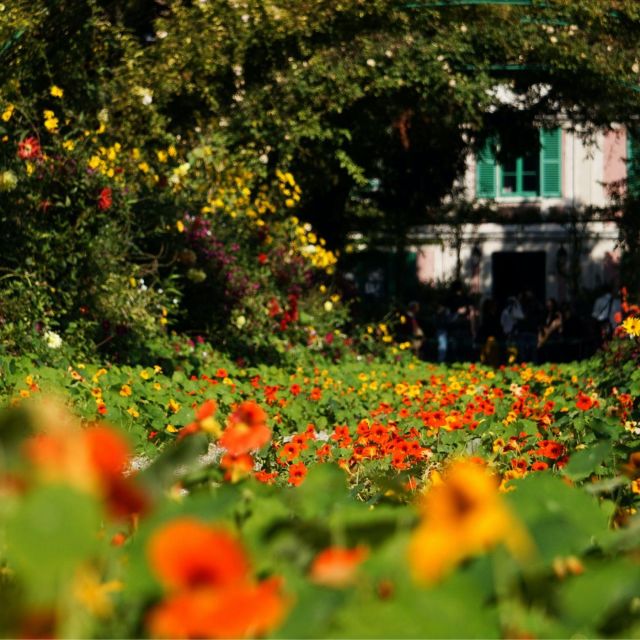 Giverny : Monet's house & Gardens Private tour from Paris - Your Private Guide, Your Pace, Multiple Languages