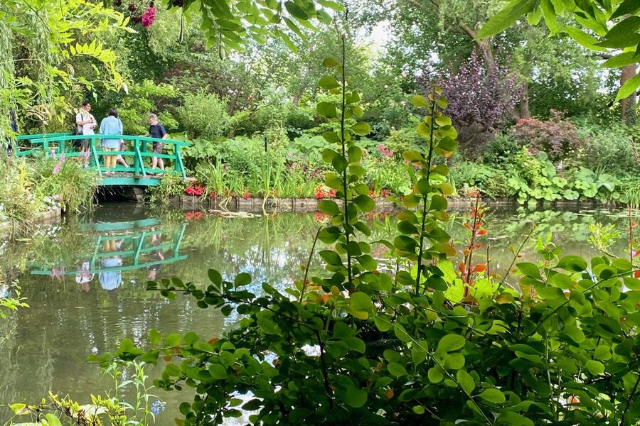 Giverny Versailles Trianon Small Group by Minivan from Paris - Giverny free time and lunch: a real chance to reset
