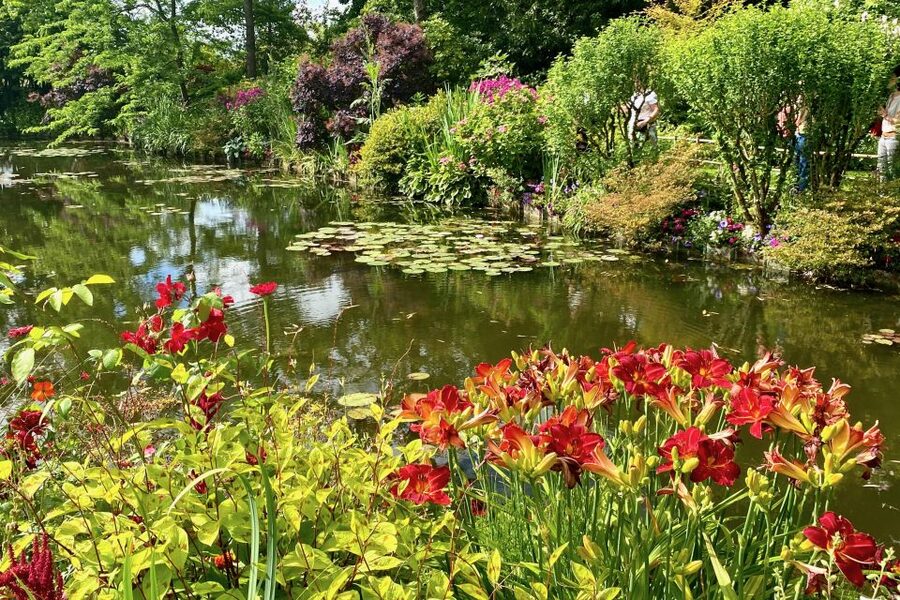 Giverny Versailles Trianon Small Group by Minivan from Paris - The drive to Versailles, plus the story setup you need