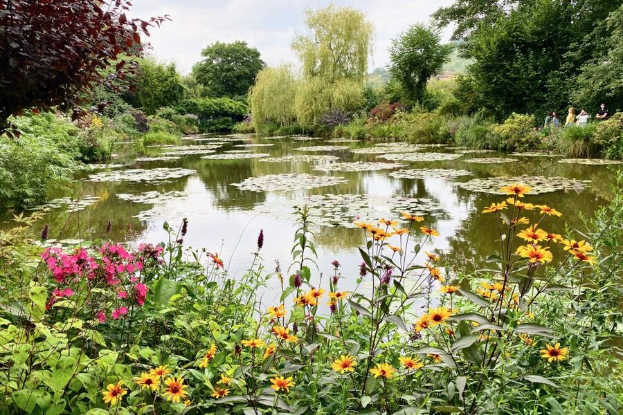 Giverny Versailles Trianon Small Group by Minivan from Paris - Minivan logistics from Paris, and why it matters