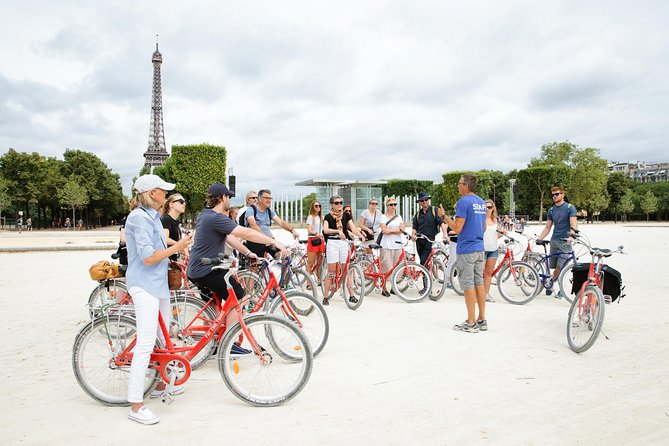 Highlights of Paris Bike Tour w/ a Local Guide (English or Dutch) - Language options: English or Dutch, and how that changes the experience