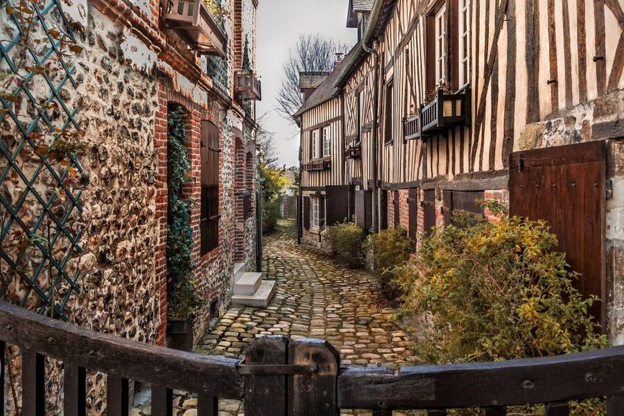 Honfleur Private Guided Walking Tour - Starting at Place Sainte-Catherine, then walking Honfleur like a map