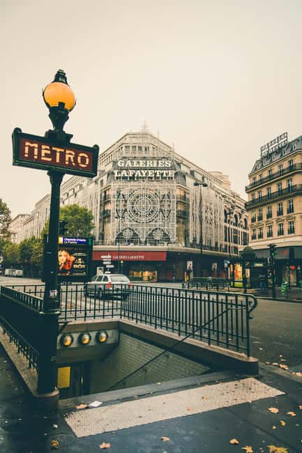 Île de la Cité: A Private Tour of Paris' Most Famous Monuments - Meeting in front of Notre-Dame, how to avoid the start-line scramble