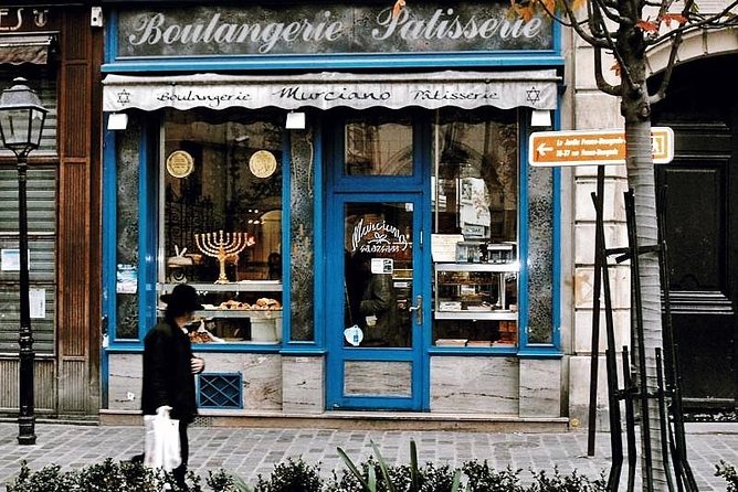 Le Marais District & Jewish Quarter Guided Walking Tour 12ppl Max - Tracing Le Marais from Jesuit church to Renaissance power