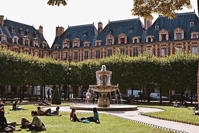 Le Marais District & Jewish Quarter Guided Walking Tour 12ppl Max - Timing, pacing, and what to wear for rain-or-shine walking