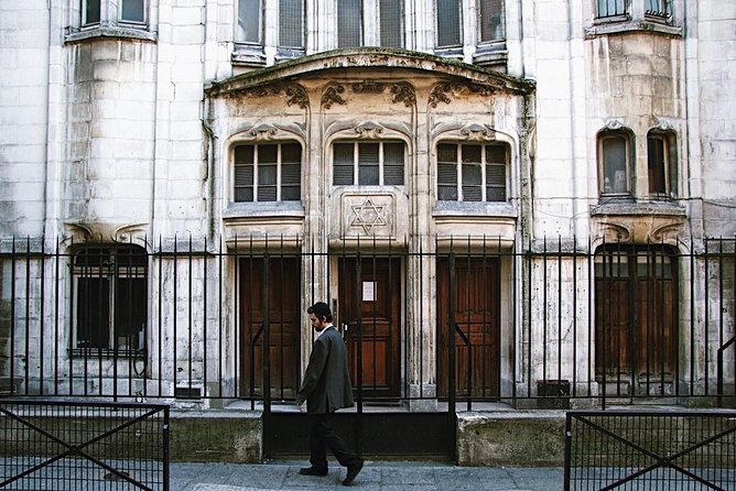 Le Marais District & Jewish Quarter Guided Walking Tour 12ppl Max - Rue Francs Bourgeois: fashion street, but also an urban lesson