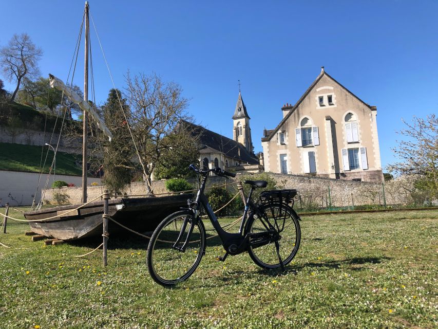 Loire castles with electric bicycle - E-Bike Practicalities: What Comes With the Rental and What It Changes