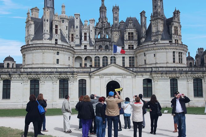 Loire Valley Castles Day Trip from Paris with Complementary Wine - Getting on board at the Paris Catacombs, and why 7:30 matters