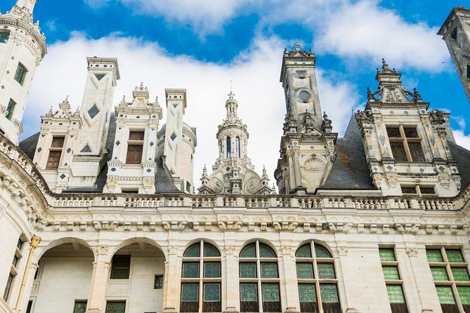 Loire Valley Wine and Castles Small-Group Day Trip from Paris - Chateau de Chenonceau: the river-spanning Ladies’ Château feeling