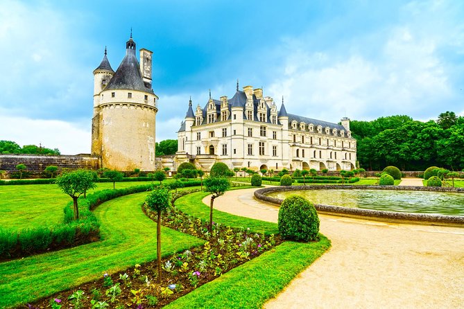Loire Valley Wine and Castles Small-Group Day Trip from Paris - Your castle game plan: how the guide plus free time works