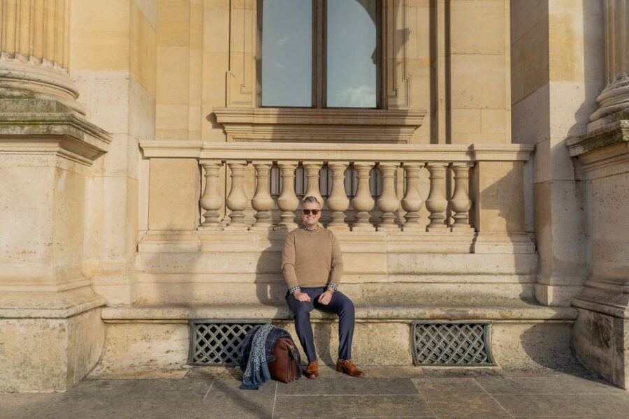 Louvre area photo shoot by Paris photographer - Starting at 155 Rue Saint-Honoré, then turning a short walk into a photo plan