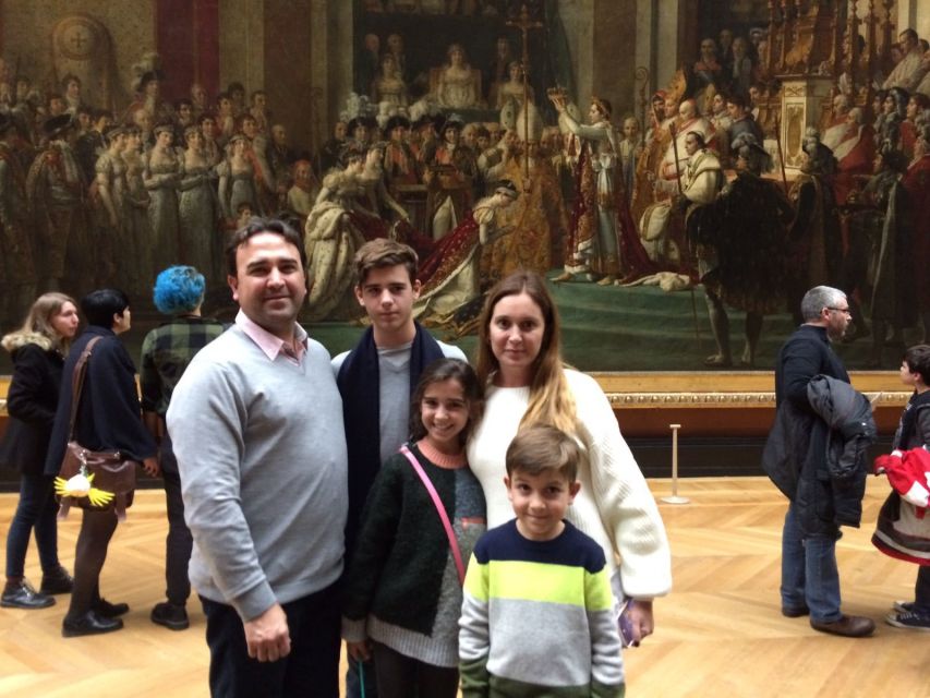 Louvre Museum Child-Friendly Private Tour for Families - The opening story outside: the Louvre building and why it matters to kids
