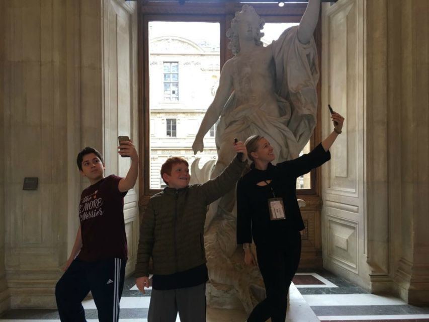 Louvre Museum Child-Friendly Private Tour for Families - Inside the Louvre: how the 2-hour plan keeps art from feeling overwhelming