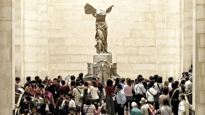 Louvre Museum Guided Tour Options with Timed Entry - Your starting line: the Louvre Pyramid meeting point