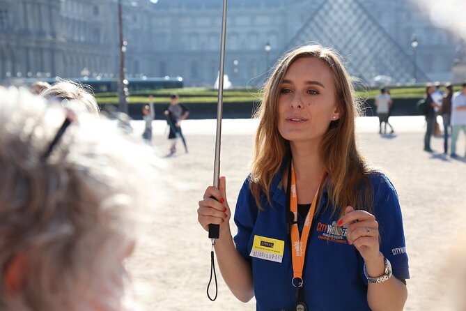 Louvre Museum Masterpieces Guided Tour with Access - Reserved entry and guided bypass: what it changes once you’re at the gates