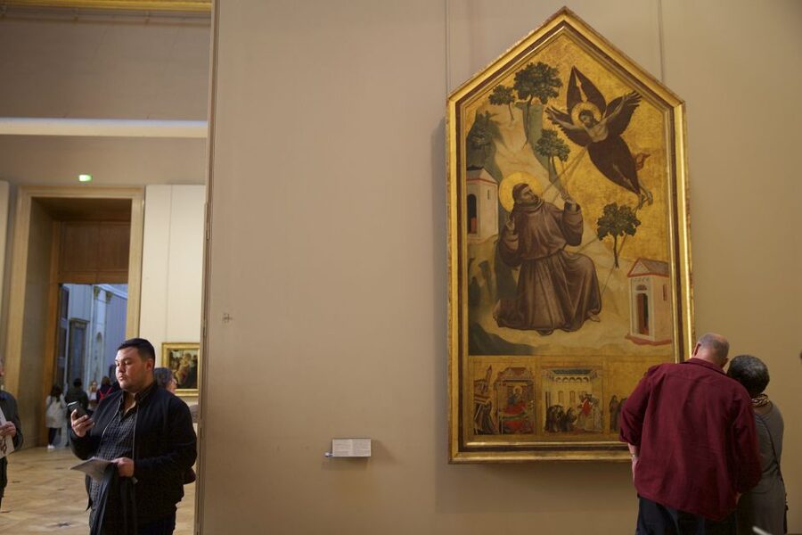 Louvre Museum: Mona Lisa Without the Crowds Last Entry Tour - The Mona Lisa room: close-up time without the usual pressure