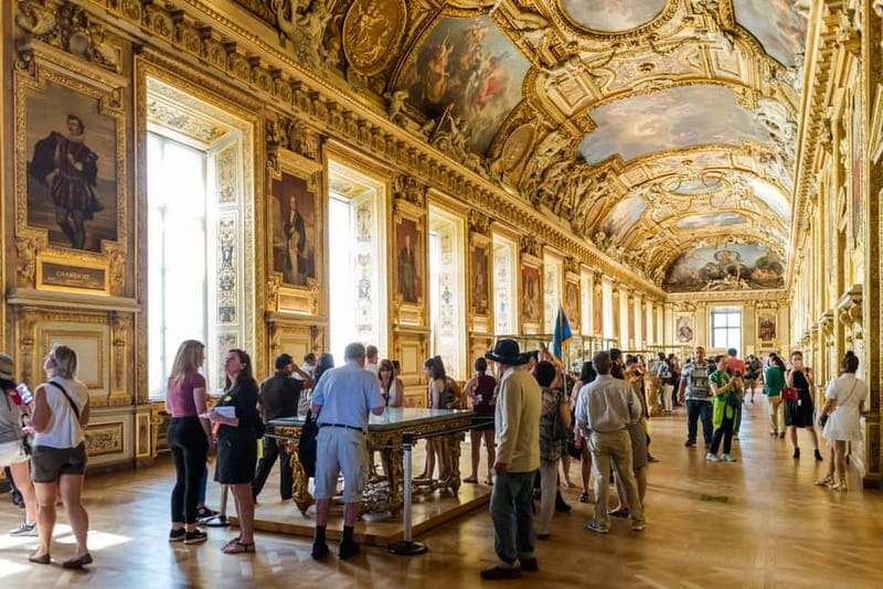 Louvre Museum: Skip-the-Line Small Group Guided Tour - Which guides make this tour feel personal