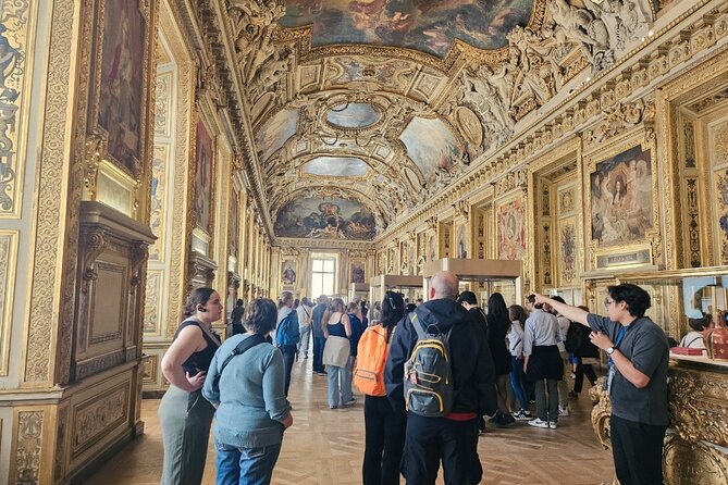 Louvre Museum Small-Group English Guided Tour - Finding Your Guide Near the Museum Entrance