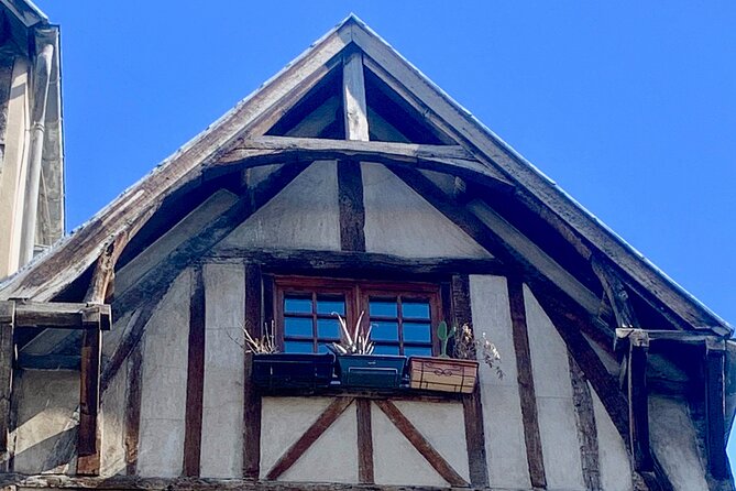 Marais Tour With a Local - Meeting at 10 Rue de Rivoli, and how to avoid the common confusion