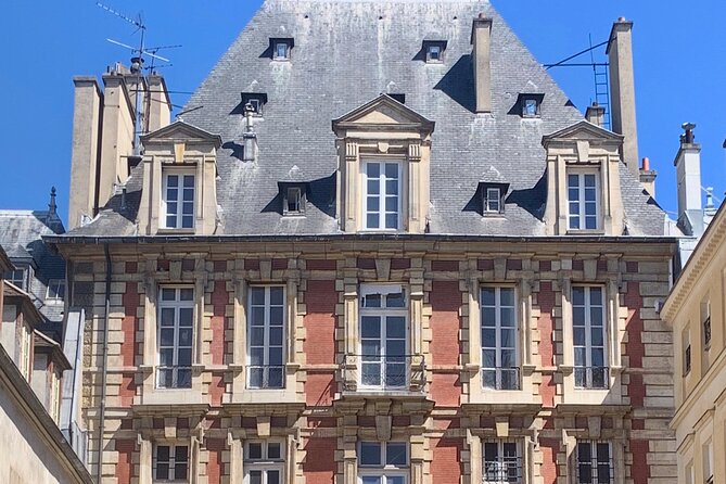 Marais Tour With a Local - Place des Vosges, Paris’ first public square in a calm garden setting